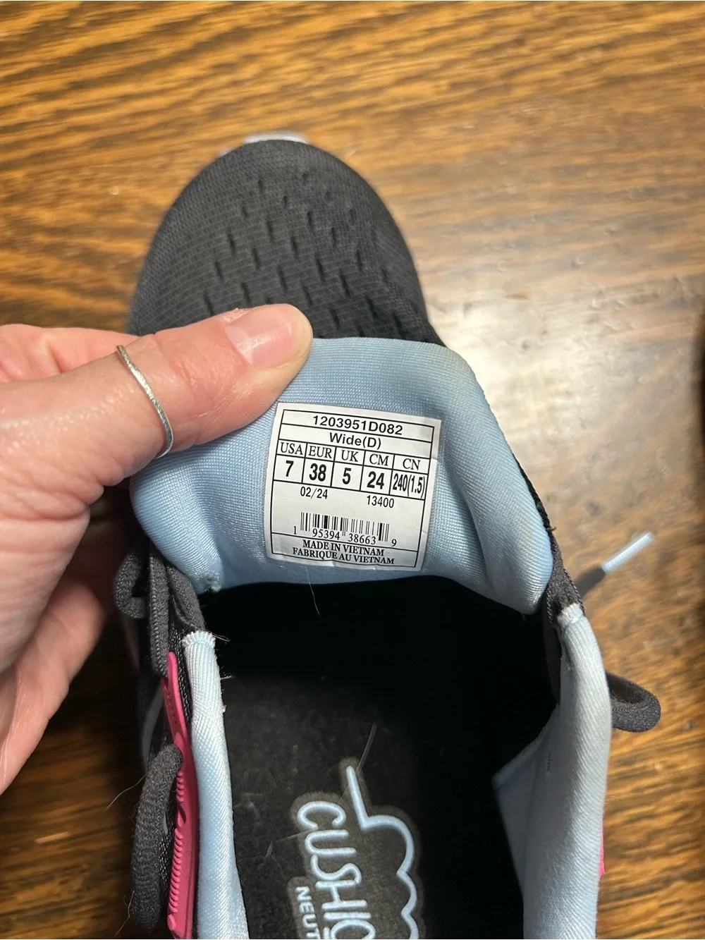 Brooks Ghost Max Women’s Running Shoes Black Pink Blue Size 7 Wide